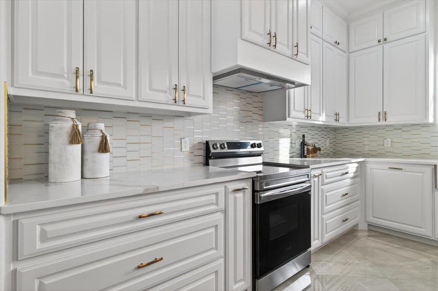 Furnished interior view inside a new home in , Celeste (Image 10).