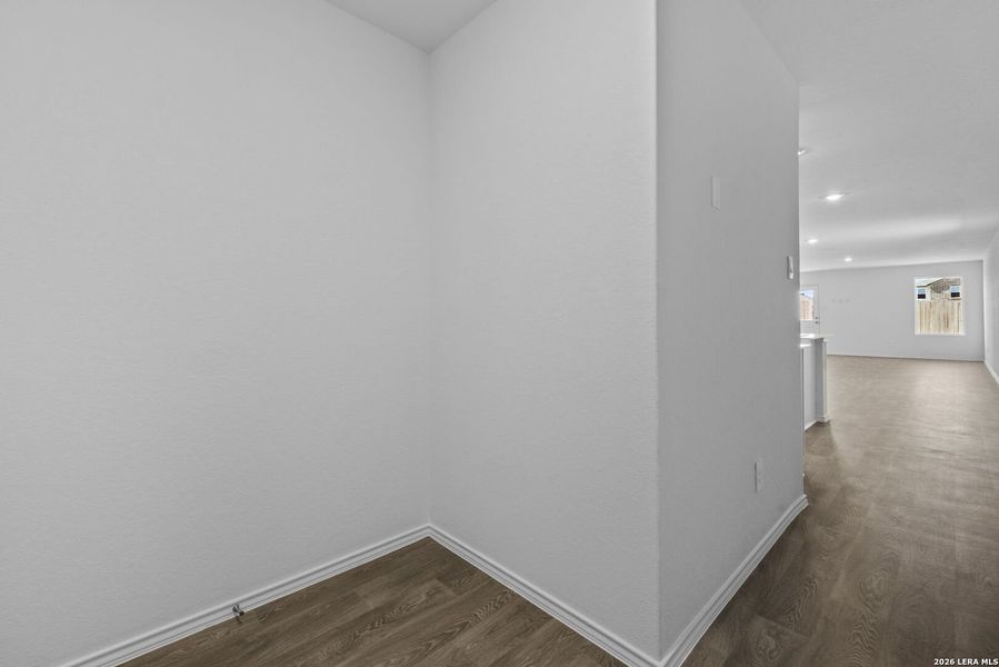Spacious, unfurnished interior of a new home in Arroyo Ranch, Seguin (Image 23).
