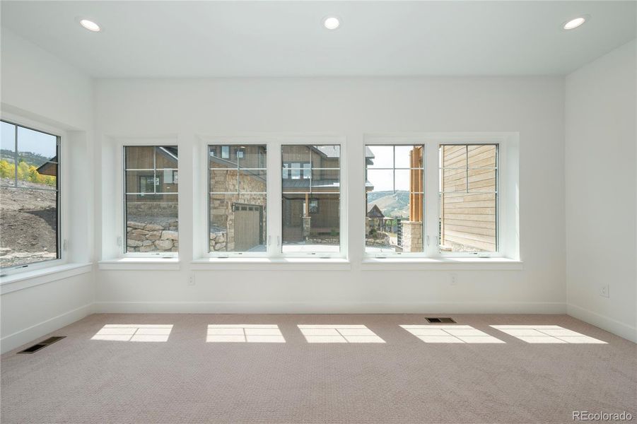 Spacious, unfurnished interior of a new home in , Granby (Image 23).