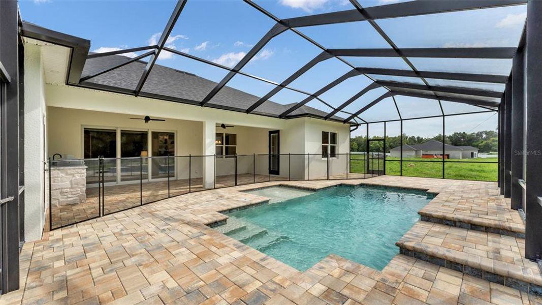 Exterior details and patio area of a home in , Lakeland (Image 4).