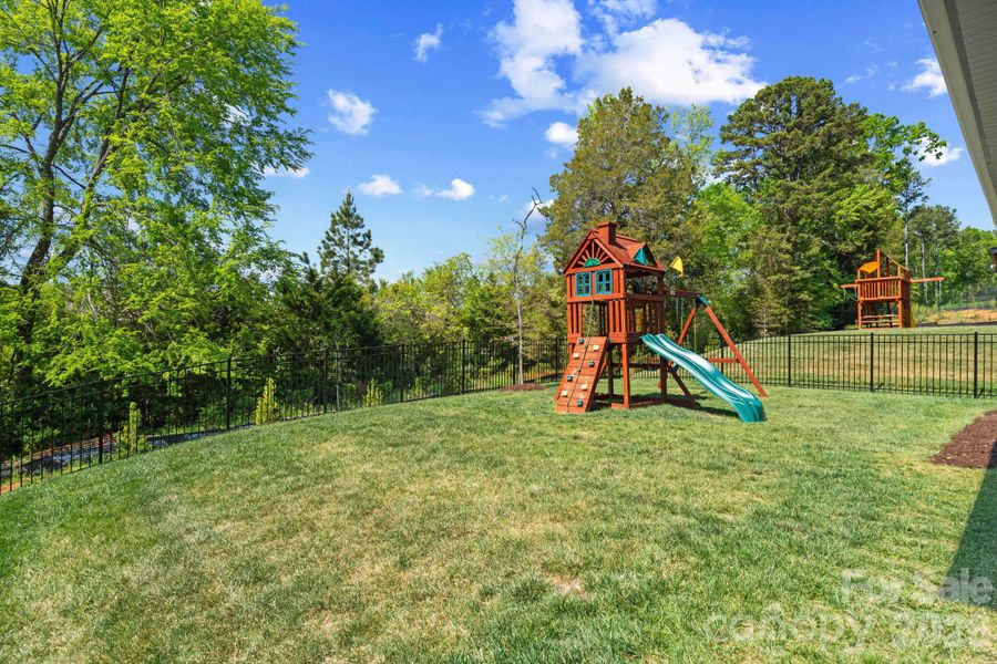 Community amenities in Amara Chase, Huntersville (Image 35).