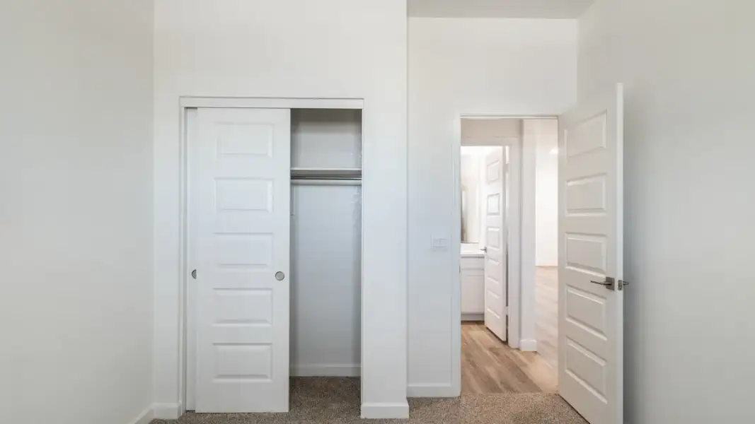 Spacious, unfurnished interior of a new home in Zanjero Pass, Waddell (Image 17).