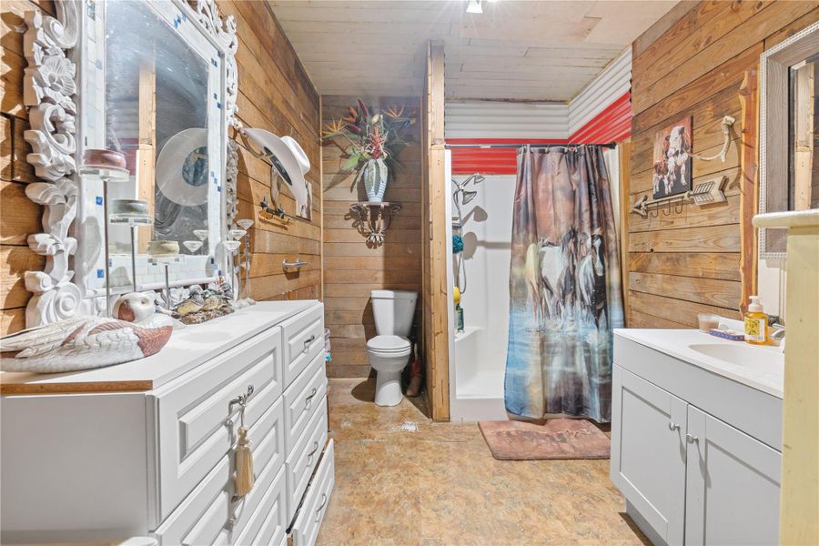 Furnished interior view inside a new home in , Iola (Image 4).