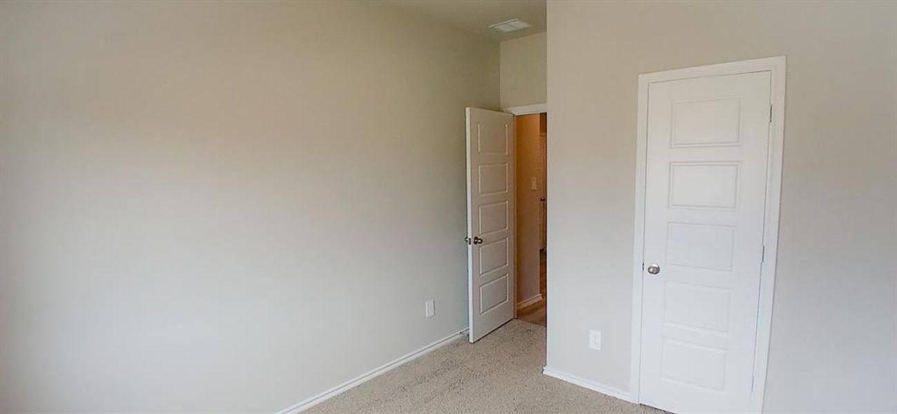 Spacious, unfurnished interior of a new home in The Canyons, Keene (Image 7).