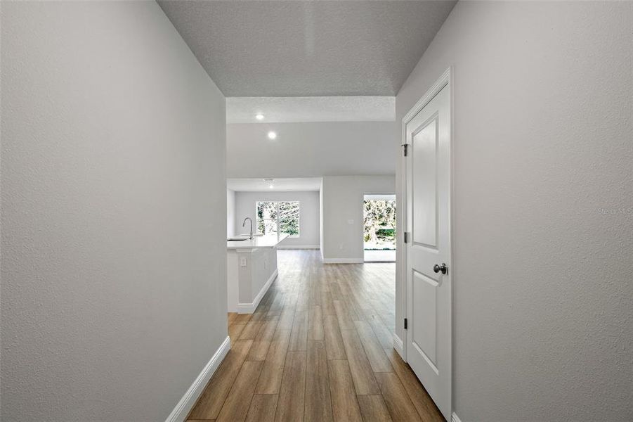 Spacious, unfurnished interior of a new home in , Ocala (Image 14).