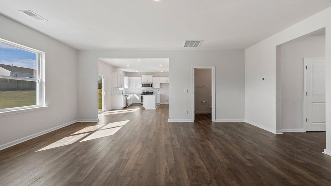 Spacious, unfurnished interior of a new home in Durbin Meadows Traditions, Fountain Inn (Image 18).