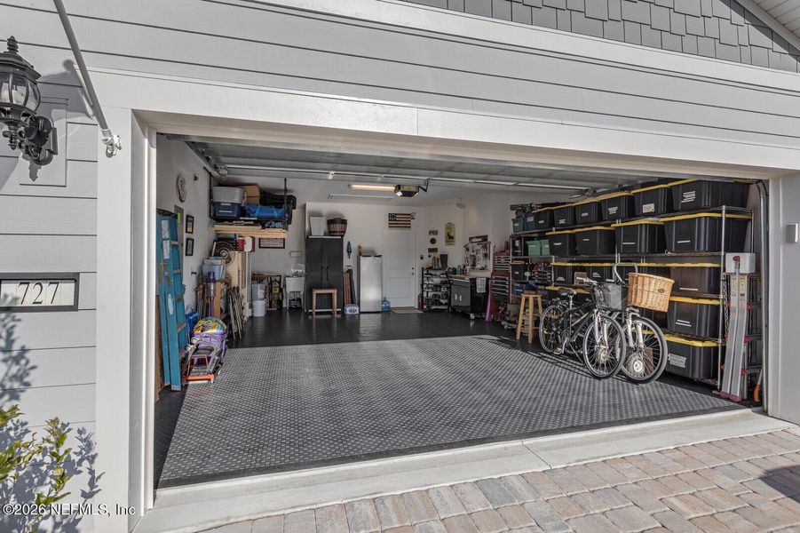 Exterior details and patio area of a home in , Yulee (Image 17).