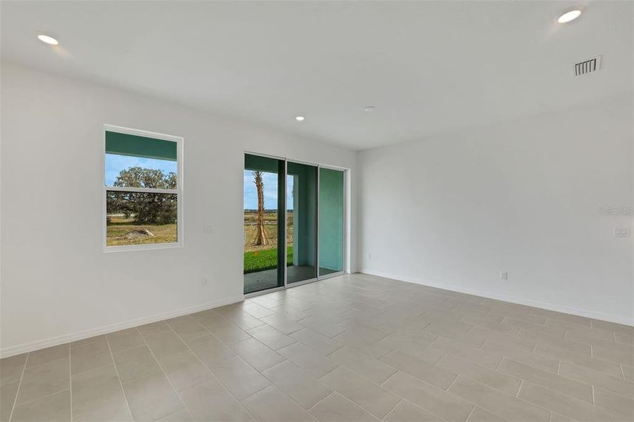 Spacious, unfurnished interior of a new home in Shores at Mirada, San Antonio (Image 14).