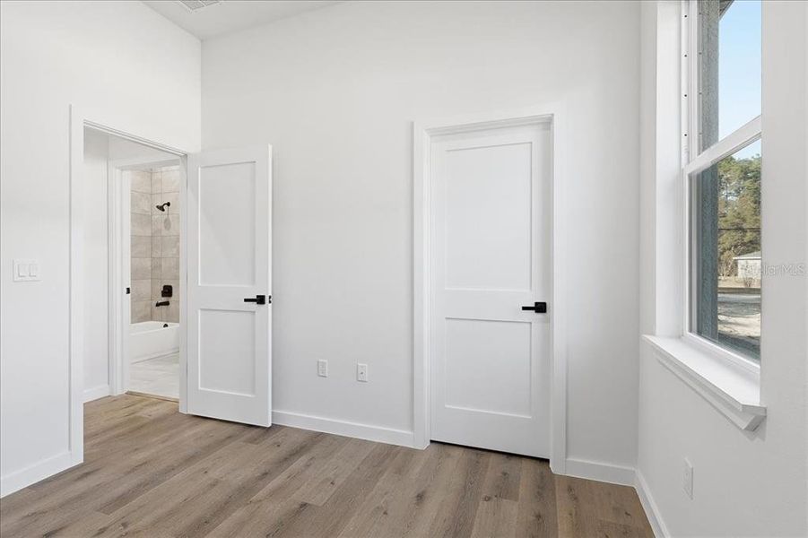 Spacious, unfurnished interior of a new home in , Citrus Springs (Image 14).