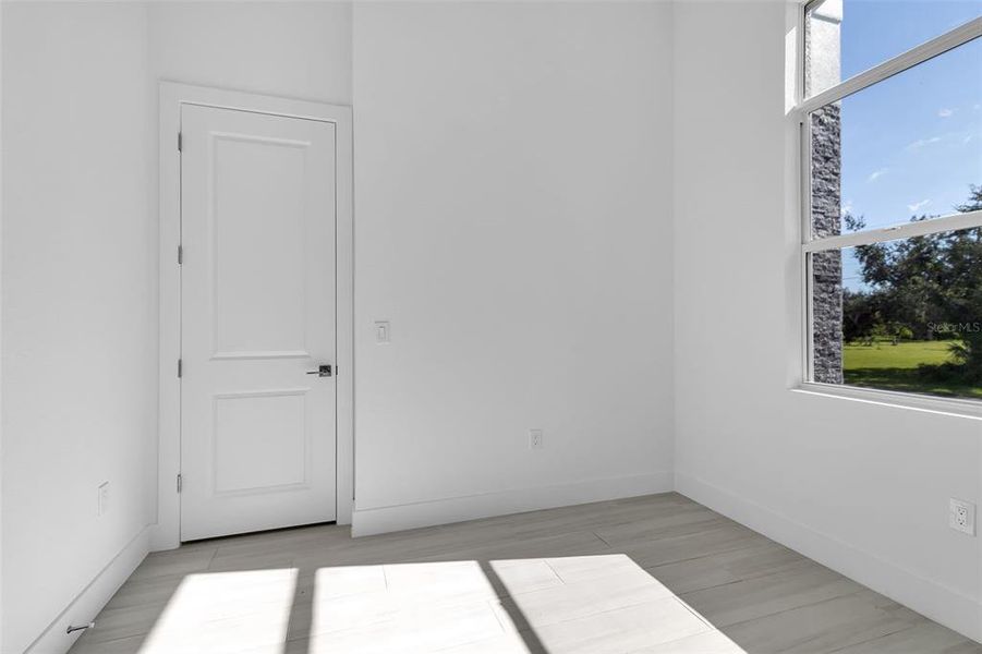 Spacious, unfurnished interior of a new home in , Punta Gorda (Image 35).