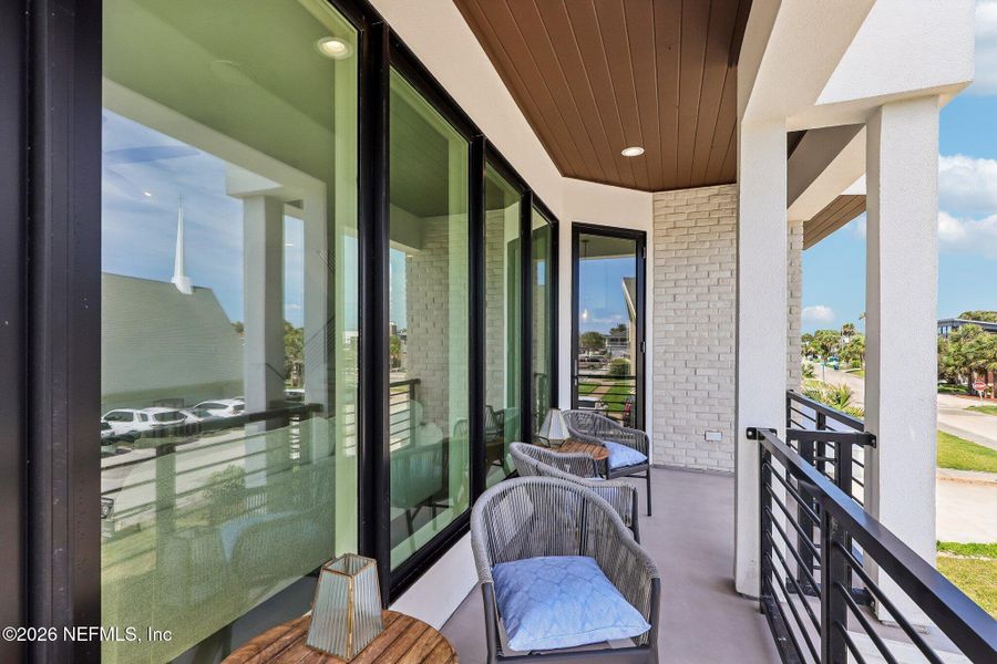 Exterior details and patio area of a home in , Jacksonville Beach (Image 25).