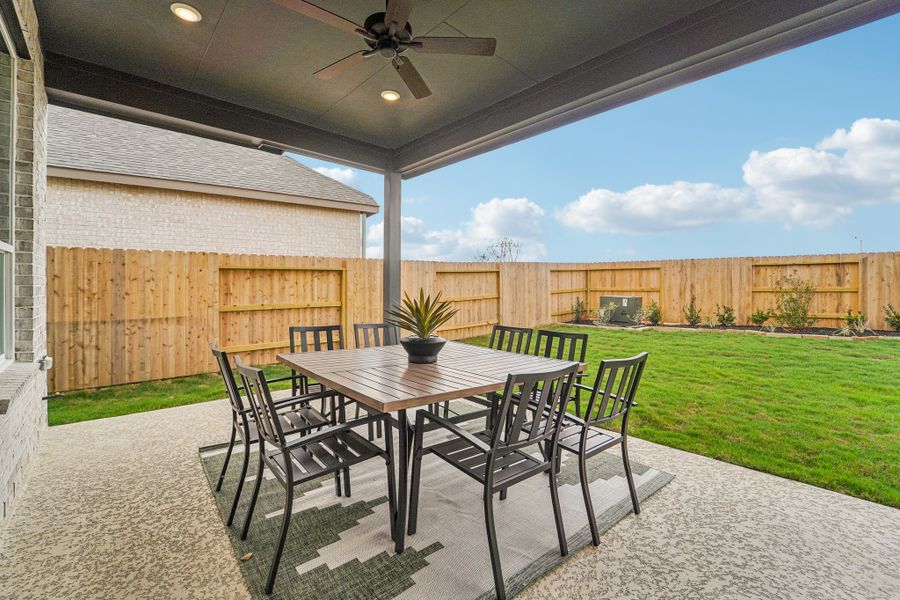 Exterior details and patio area of a home in Wildrye, Waller (Image 3).