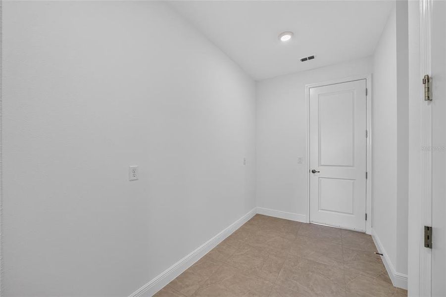 Spacious, unfurnished interior of a new home in , Ocala (Image 16).