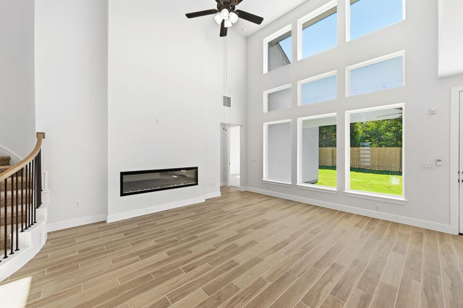 Spacious, unfurnished interior of a new home in The Colony, Bastrop (Image 22).
