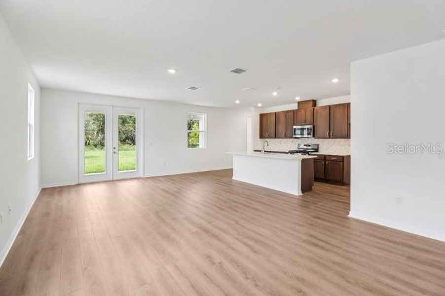 Spacious, unfurnished interior of a new home in Northlake at Ovation, Winter Garden (Image 15).