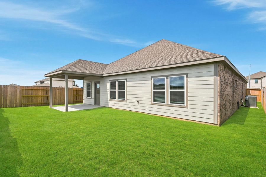 Exterior details and patio area of a home in Sunterra Lakes, Brookshire (Image 3).