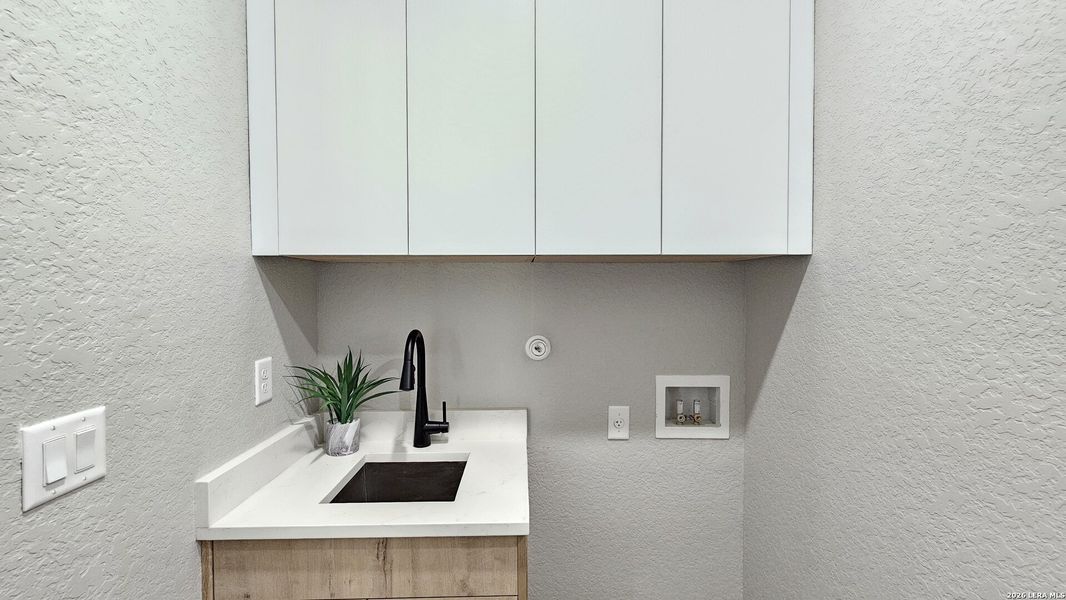 Close-up of interior finishes inside a home in , Atascosa (Image 18).