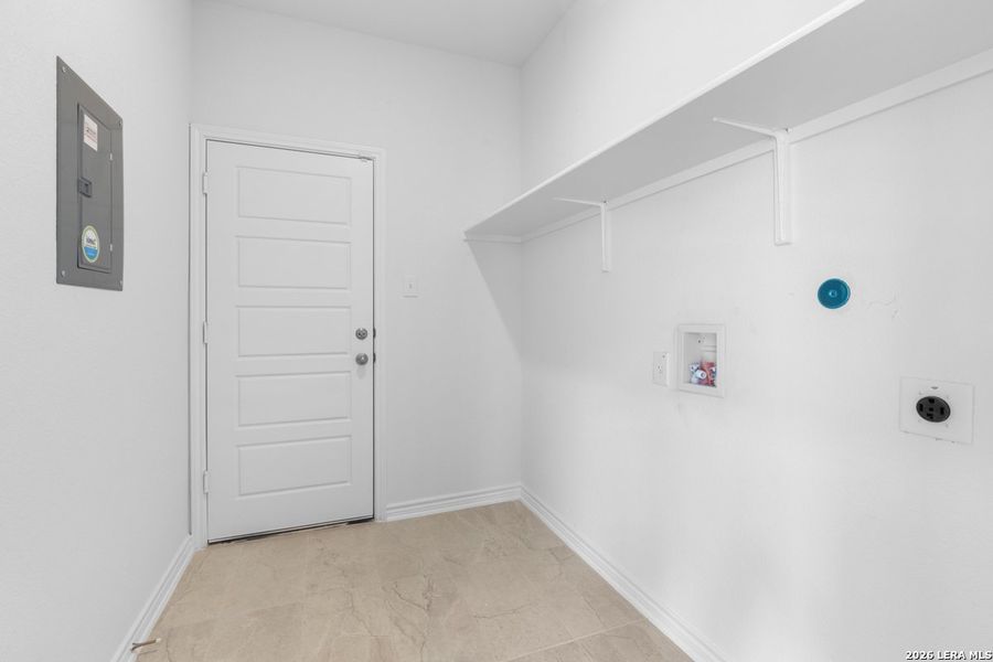 Spacious, unfurnished interior of a new home in Hidden Bluffs at TRP, San Antonio (Image 16).