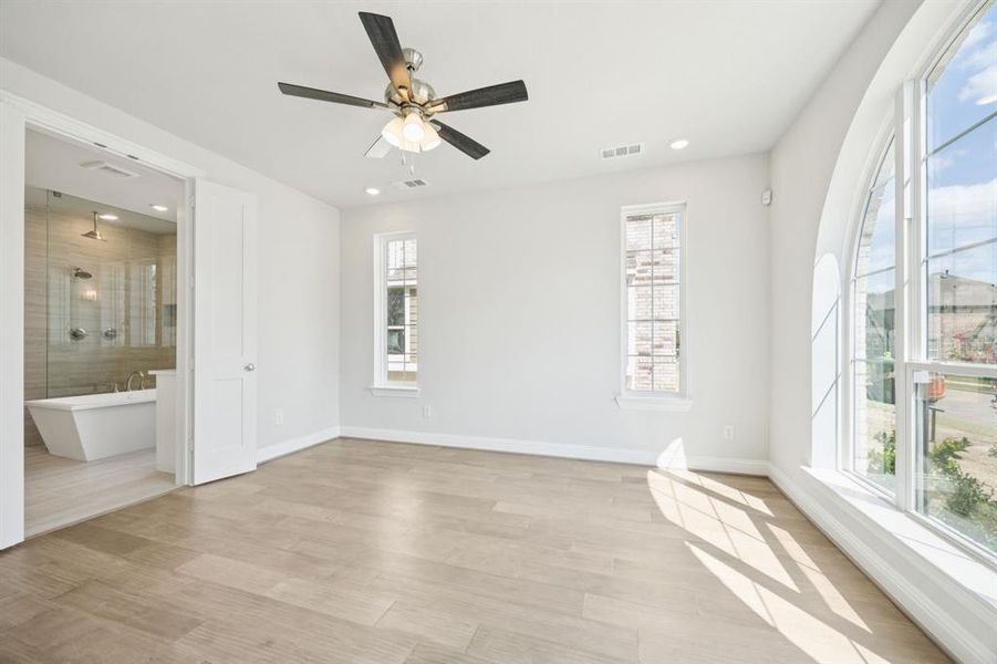 Spacious, unfurnished interior of a new home in Trails at Cottonwood Creek, Rowlett (Image 7).