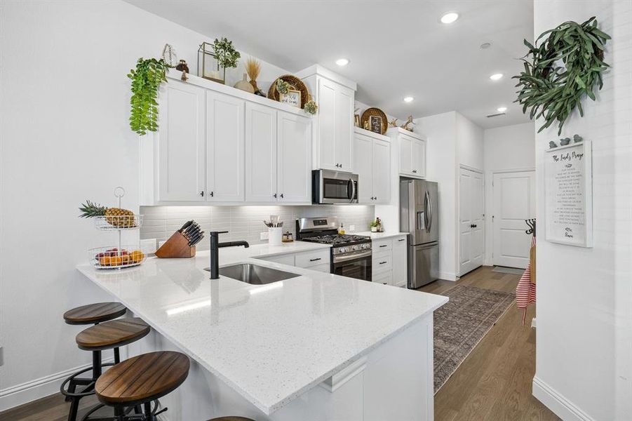 Furnished interior view inside a new home in , Grand Prairie (Image 11).