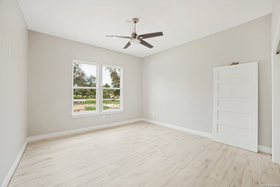 Spacious, unfurnished interior of a new home in , Natalia (Image 33).