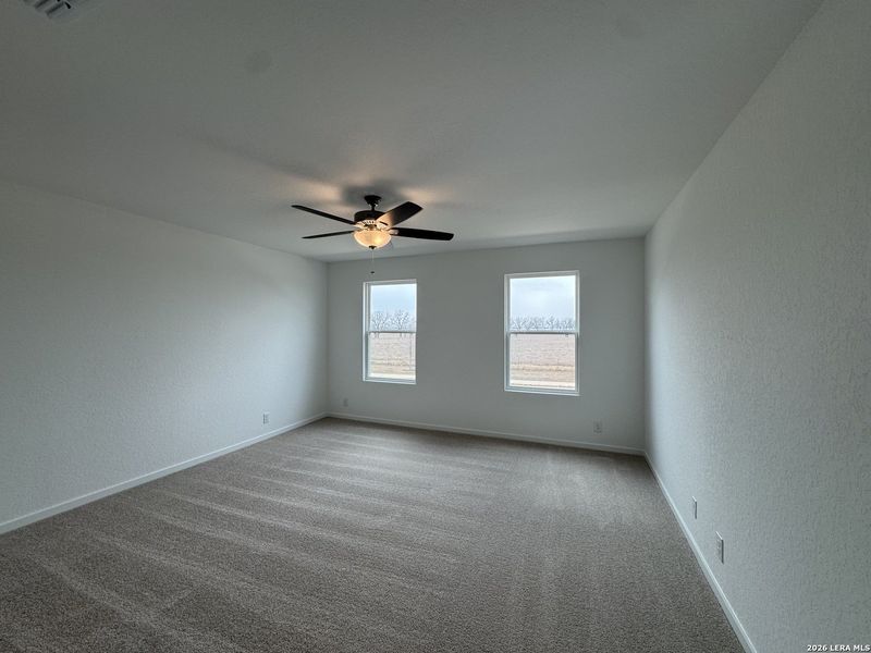 Spacious, unfurnished interior of a new home in Hennersby Hollow, San Antonio (Image 18).