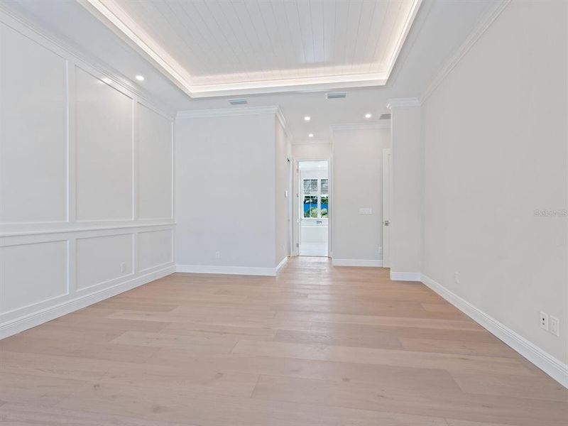 Spacious, unfurnished interior of a new home in , Sarasota (Image 70).