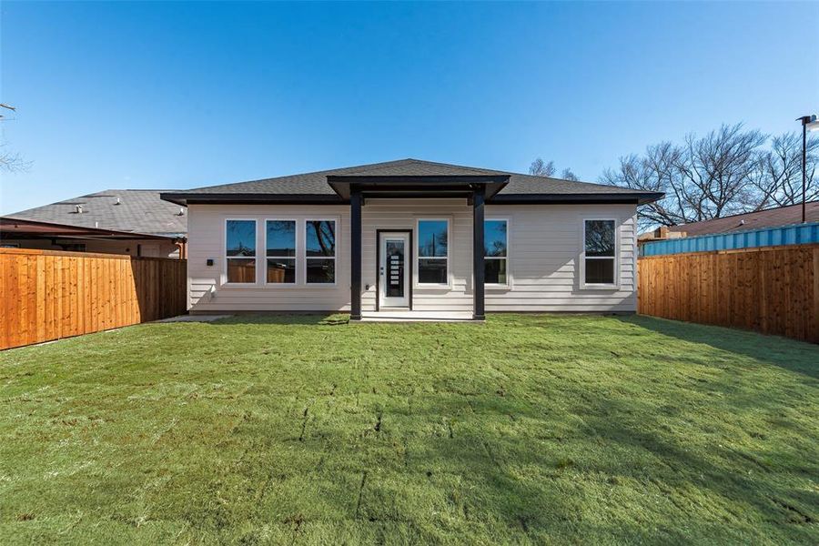 Exterior details and patio area of a home in , Dallas (Image 3).