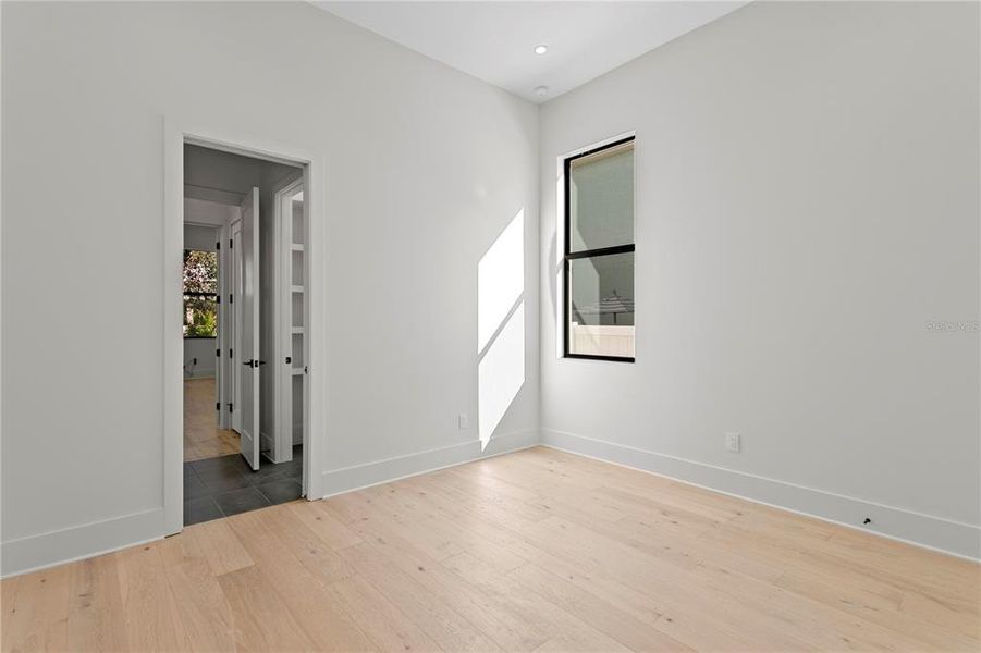 Spacious, unfurnished interior of a new home in , Tampa (Image 64).