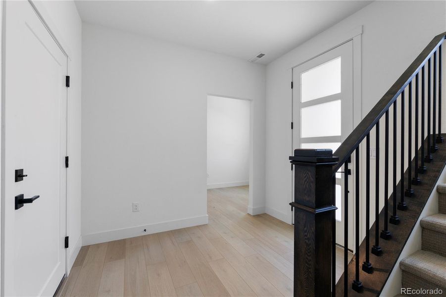 Spacious, unfurnished interior of a new home in Dillon Pointe - Skyview, Broomfield (Image 25).