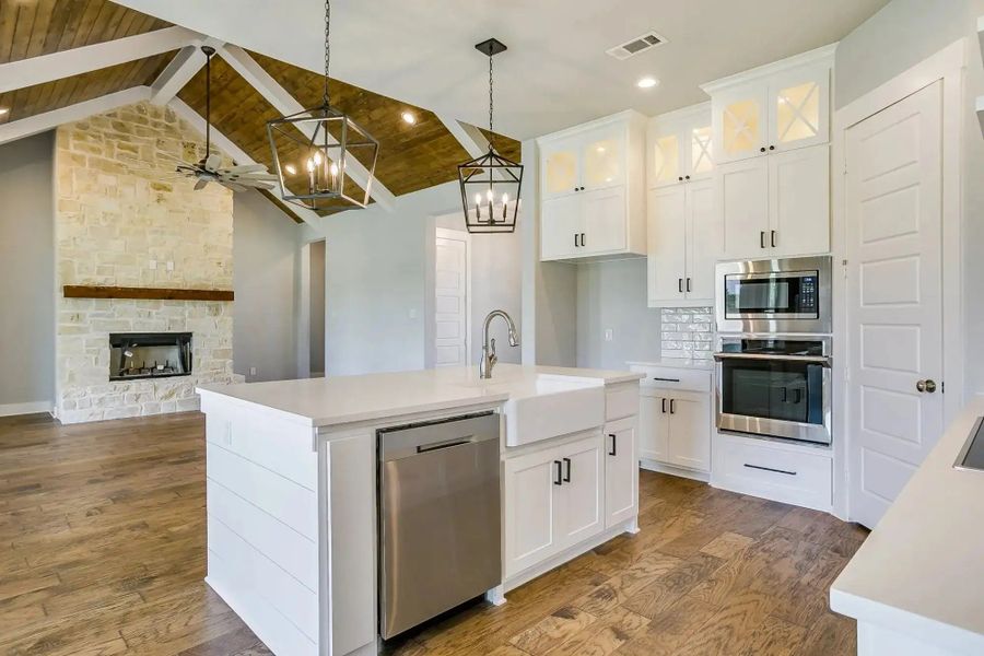 Representative furnished interior of a home built from the The Finley by Elmwood Custom Homes in Byrum Ranch, Maypearl (Image 46).