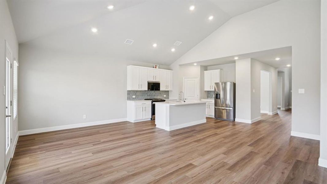 Spacious, unfurnished interior of a new home in Windmore, Princeton (Image 23).