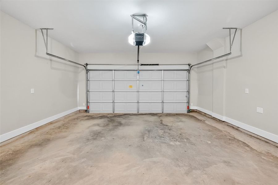 Spacious, unfurnished interior of a new home in Scranton Estates, Houston (Image 21).