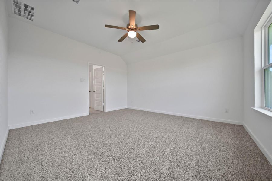 Spacious, unfurnished interior of a new home in , Rosharon (Image 13).