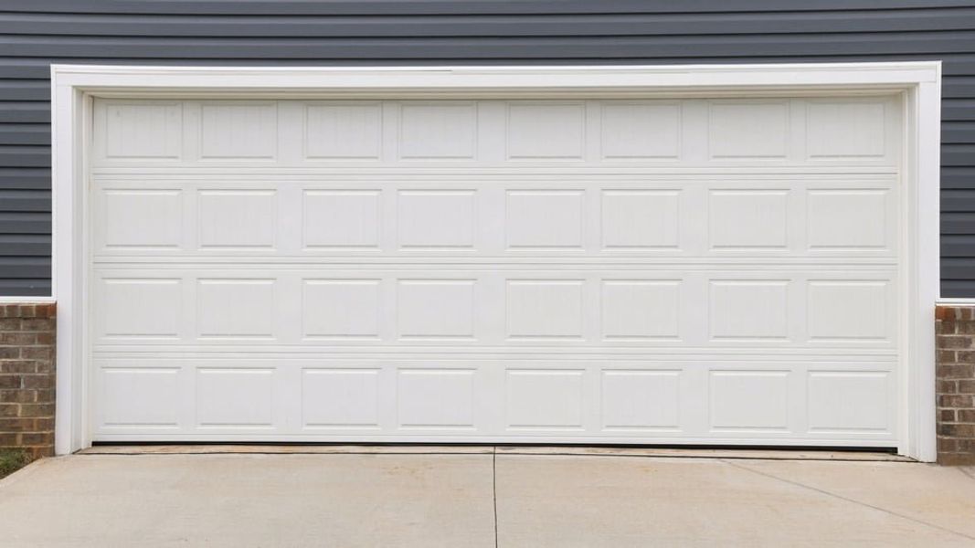 Exterior details and patio area of a home in Lakestone, Woodruff (Image 3).