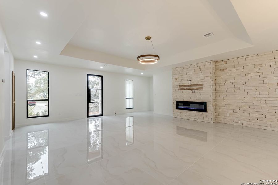 Spacious, unfurnished interior of a new home in , Floresville (Image 40).