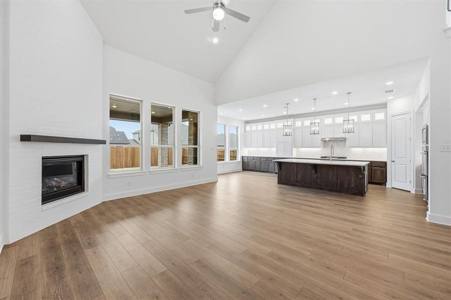 Spacious, unfurnished interior of a new home in Dove Hollow, Waxahachie (Image 13).