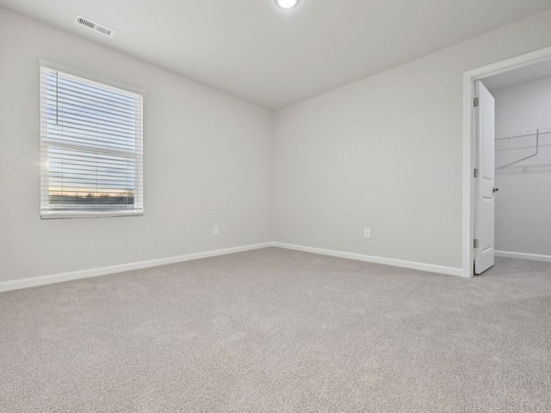 Spacious, unfurnished interior of a new home in Avalon Place - Signature Series, Durham (Image 18).
