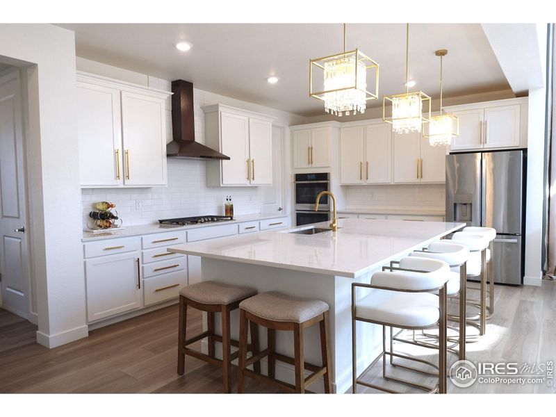 Large functional island-staged Large functional island-staged