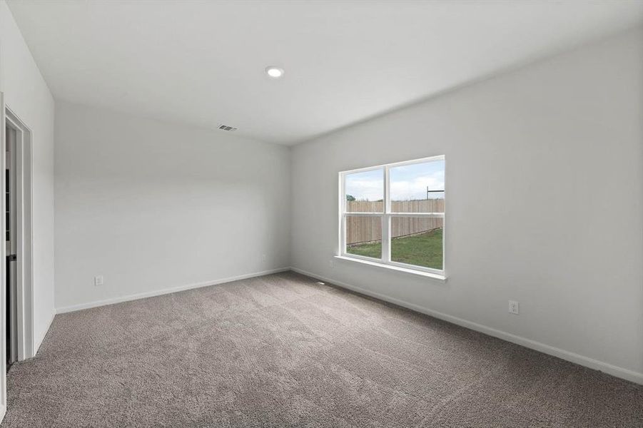 Spacious, unfurnished interior of a new home in Retreat at Fossil Creek, Fort Worth (Image 8).