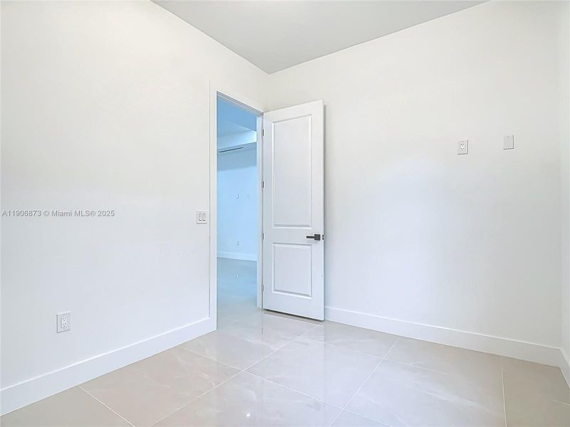 Spacious, unfurnished interior of a new home in , Lehigh Acres (Image 32).