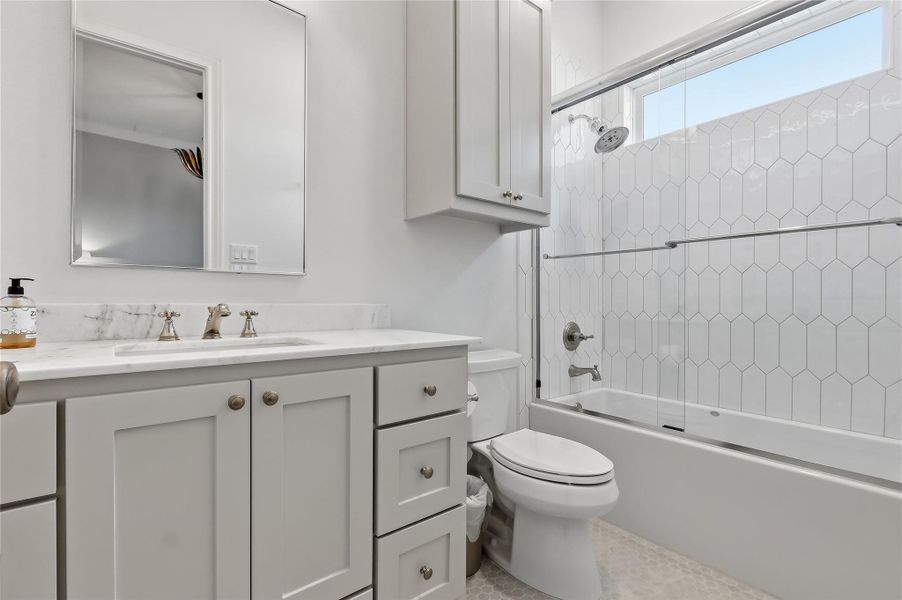 Furnished interior view inside a new home in , Bryan (Image 9).