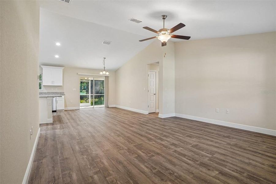 Spacious, unfurnished interior of a new home in , Citrus Springs (Image 18).