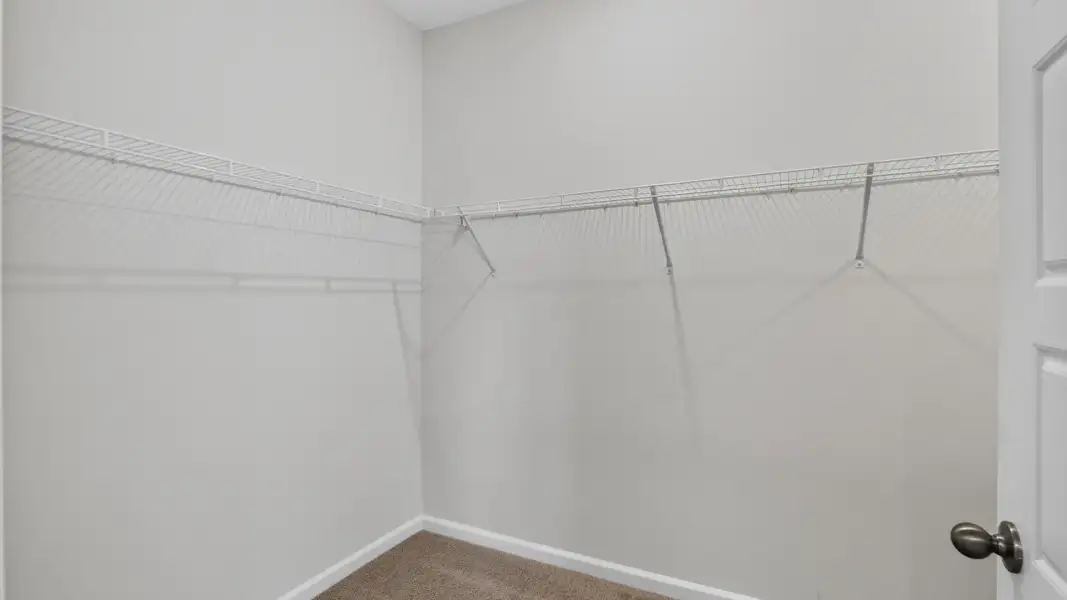 Spacious, unfurnished interior of a new home in Bridle Creek, Jacksonville (Image 23).