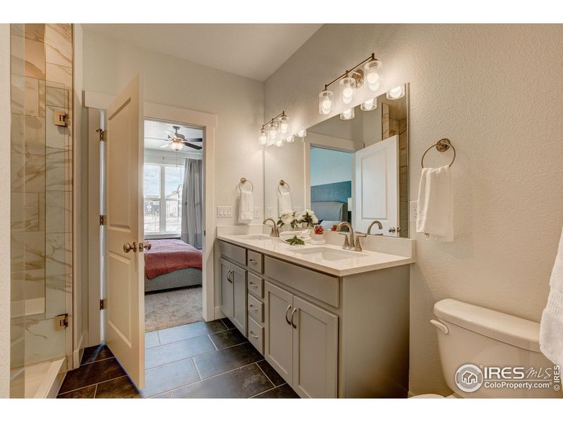 Primary bathroom w/ dual vanity sinks