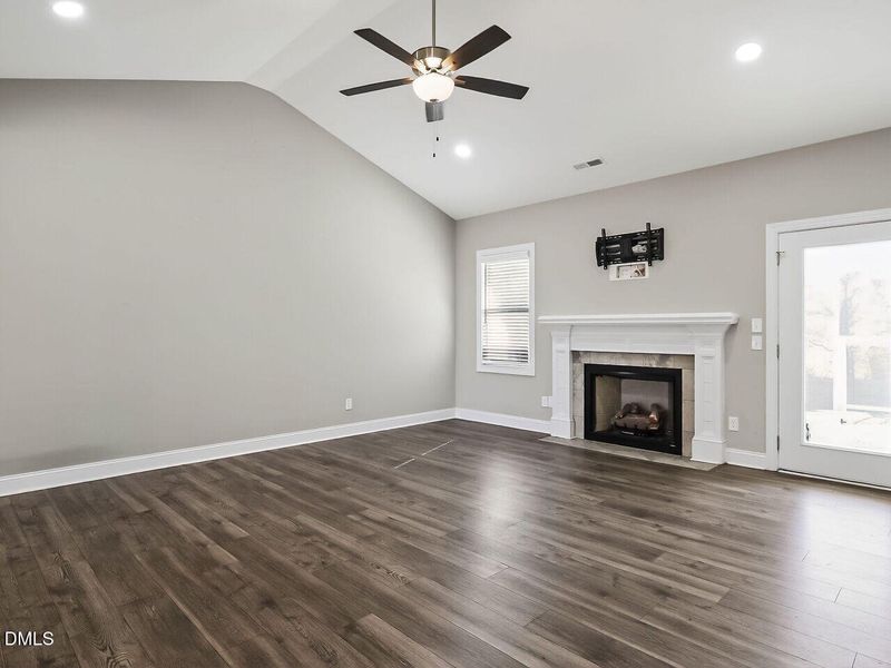 007-1280x960-living-room 007-1280x960-living-room