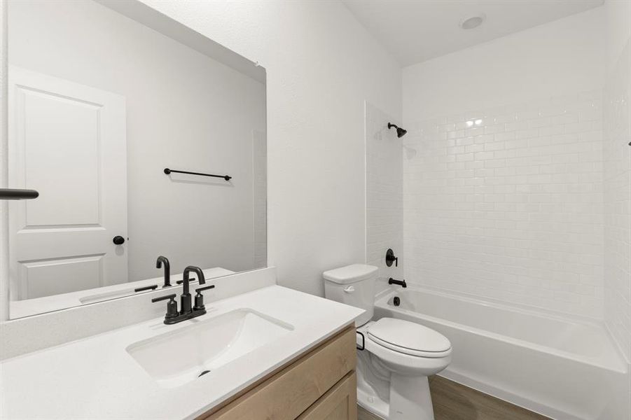 23. 831 Pedernales - 2ND Bath