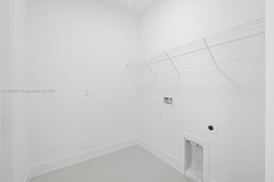 SEPARATE LAUNDRY ROOM