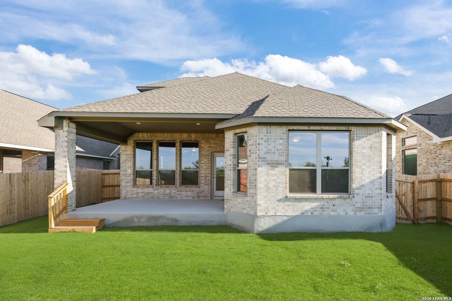 Exterior details and patio area of a home in Nopal Valley, San Antonio (Image 4).