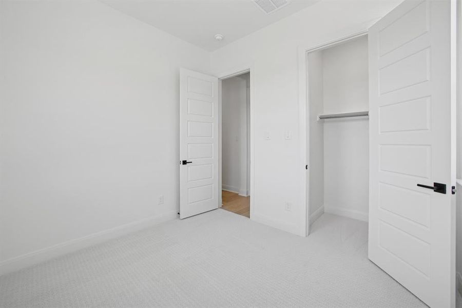 Spacious, unfurnished interior of a new home in Elements at Viridian - Garden Series, Arlington (Image 20).